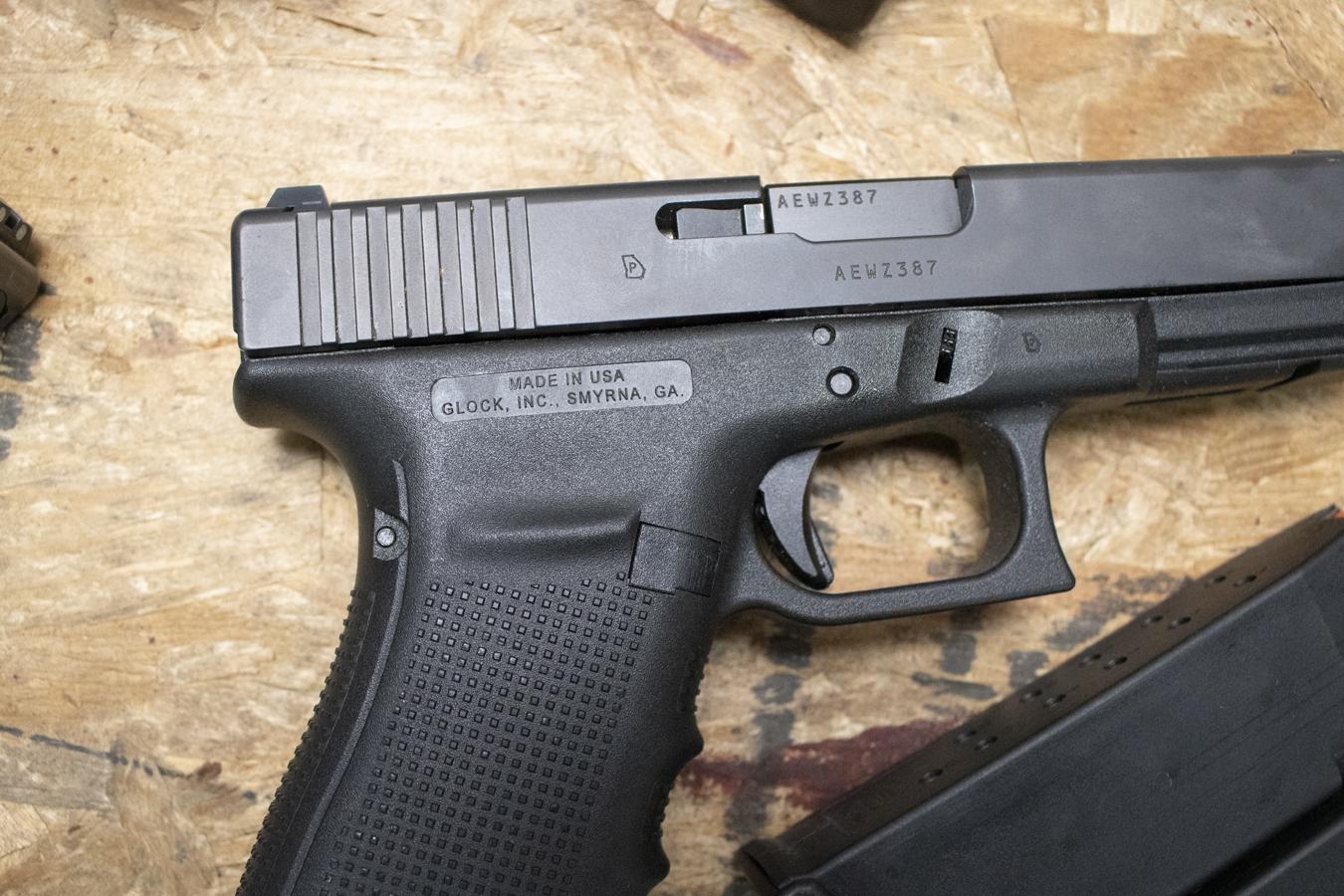 GLOCK 21 Gen4 45ACP Police Trade-In Pistols with Three Magazines